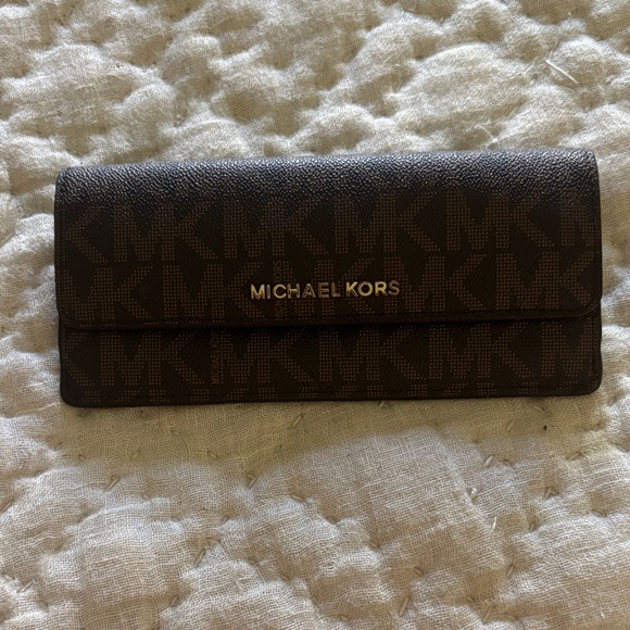 Michael Kors Brown Monogram Wallet - Picture 1 of 4